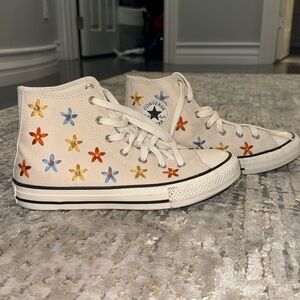 Super cute converse!